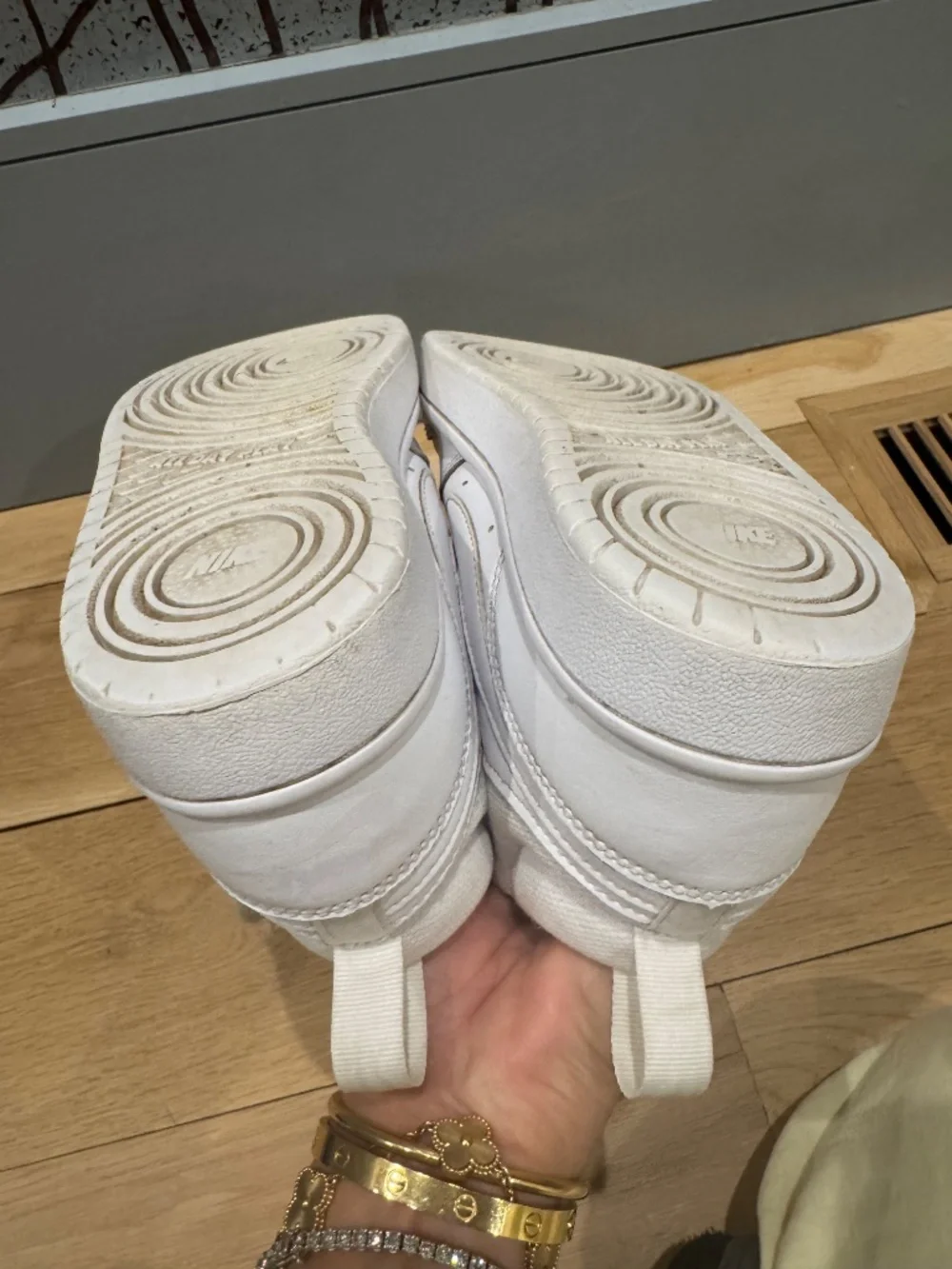 Nike Kids Court Borough Mid 2 white-Sz 4.5 Youth